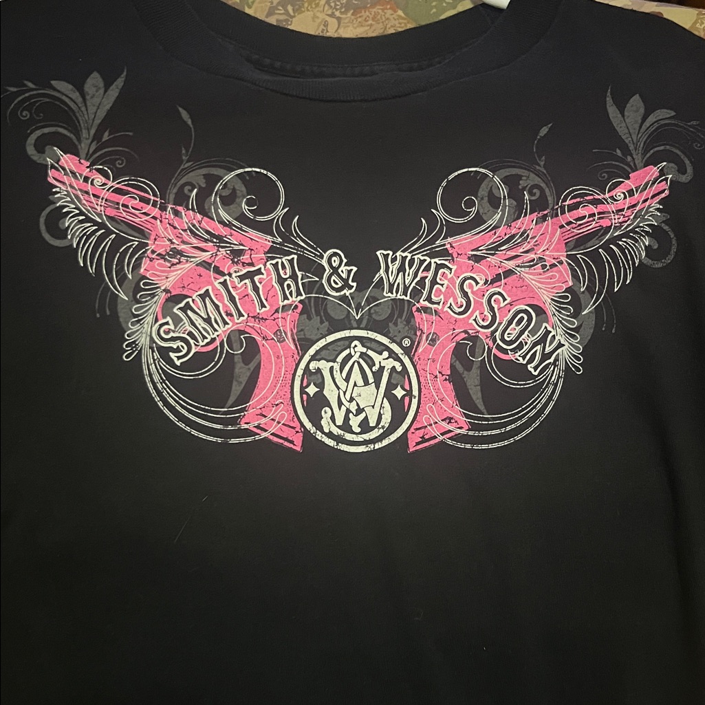 Smith  Wesson Black And Pink Graphic Tee